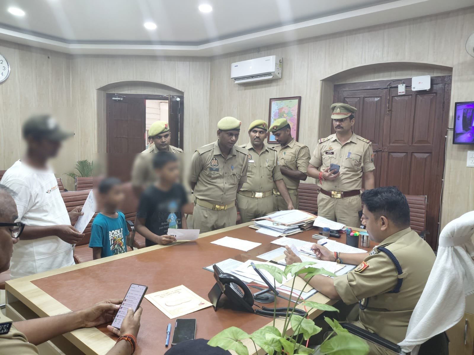 फरियादियों की समस्याओं को लेकर गंभीर दिखे एसएसपी गोरखपुर, त्वरित निस्तारण के दिए निर्देश