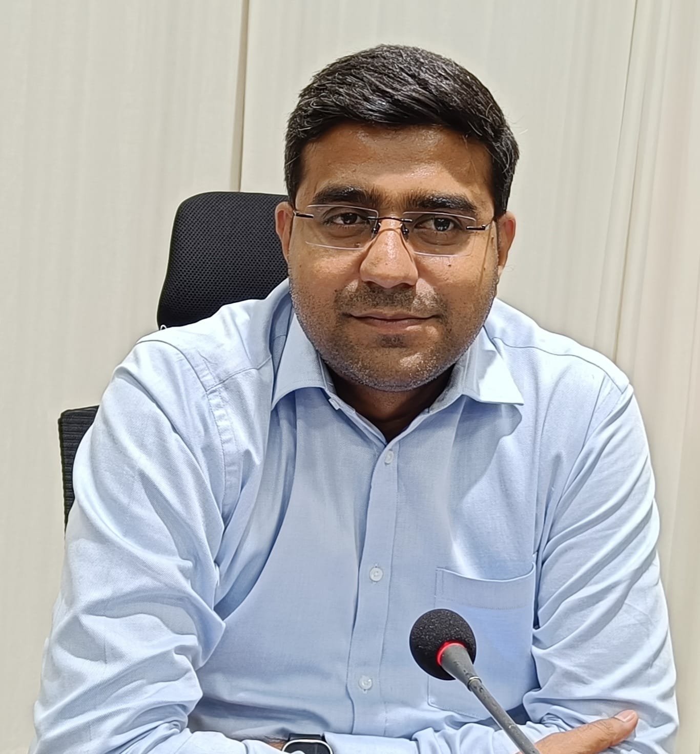 डीएम दीपक मीणा बोले- जनसुरक्षा सर्वोच्च प्राथमिकता, संभावित खतरे वाले भवनों पर नियमानुसार कार्रवाई सुनिश्चित करें