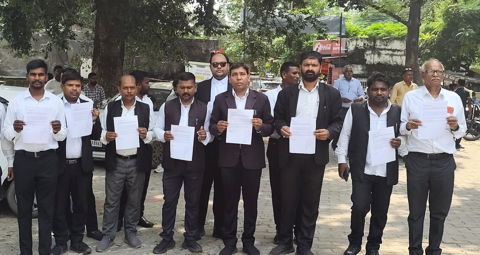 या तो भ्रष्टाचार खत्म करो, या रेट तय कर दो!" जमानत सत्यापन में वसूली पर भड़के अधिवक्ता, SSP से गुहार