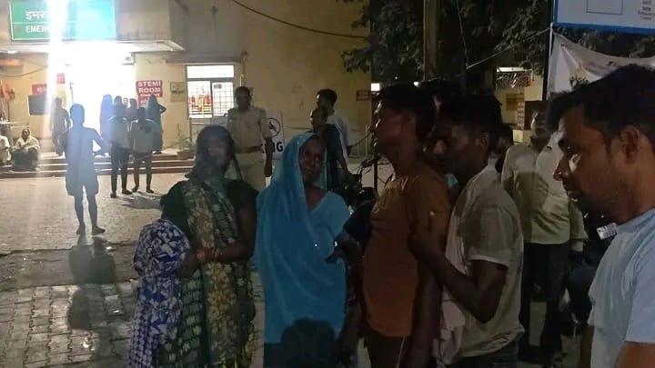 दरवाजा बंद करते समय करंट की चपेट में आई महिला, मौत