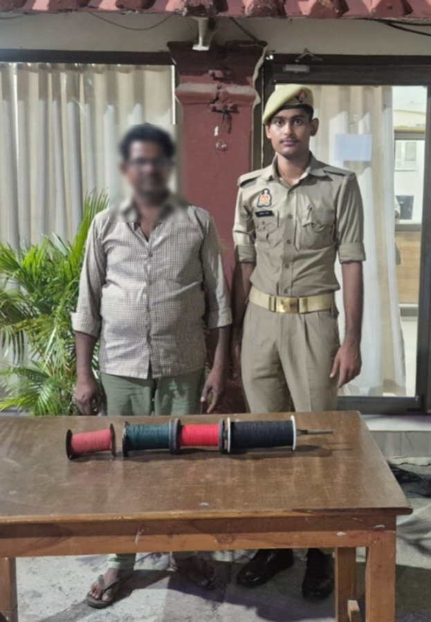 कैंट पुलिस ने शिवपुर तालाब के पास की कार्रवाई, आरोपी के खिलाफ बीएनएस और पर्यावरण संरक्षण अधिनियम के तहत मुकदमा दर्ज