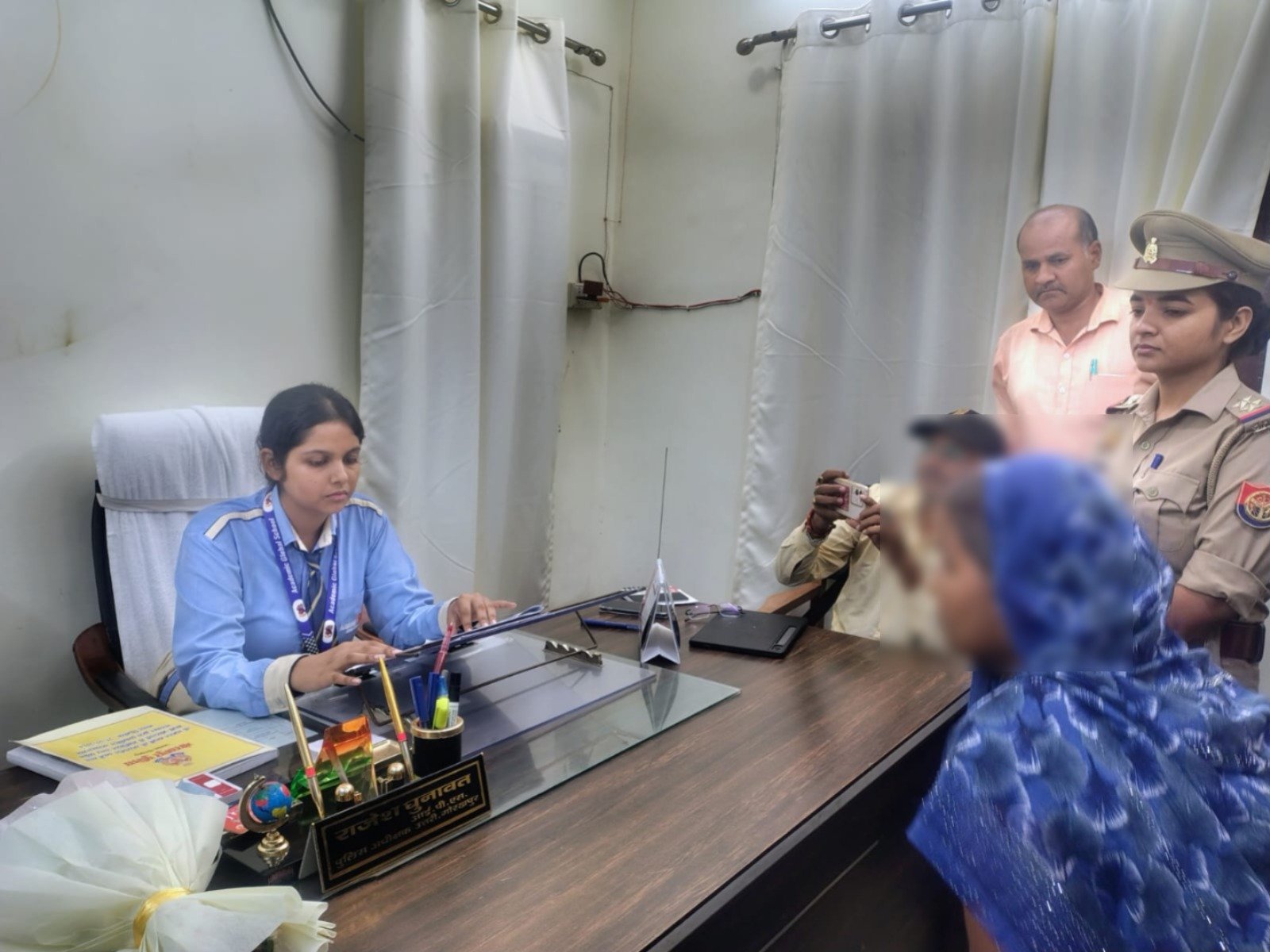 गोरखपुर: मिशन शक्ति फेज-6.0 के तहत दो छात्राएं बनीं एक दिन की एसपी नॉर्थ, जनसुनवाई में सुनीं शिकायतें